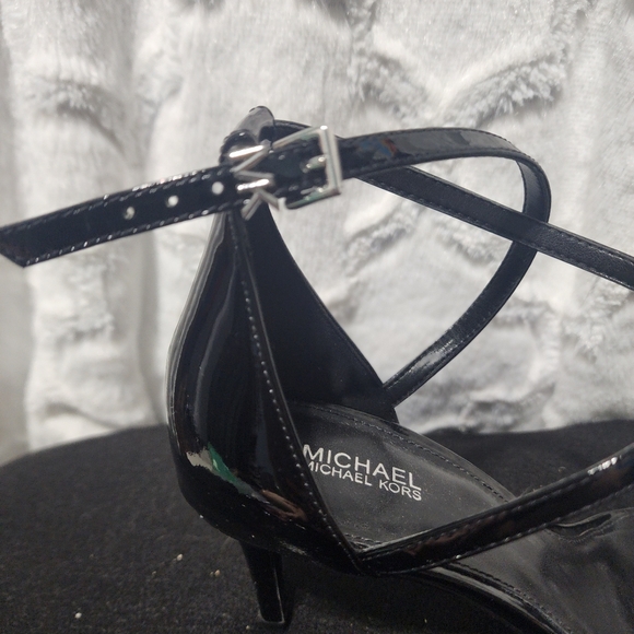 Michael Kors black patent leather strappy 3" heel size 8.5M  NWOT - Picture 3 of 5